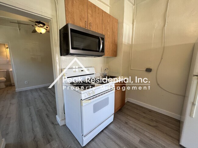 Foto del edificio - Charming Colonial Heights Area 1bd/1ba Duplex- 5 Minutes From UCD Med Center!
