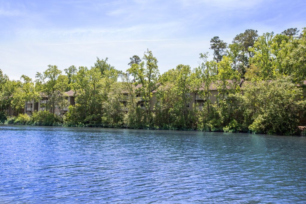 ¡Vistas al lago - Bay Breeze Apartment Homes