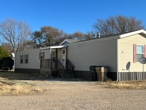 Building Photo - 204 E 1st St