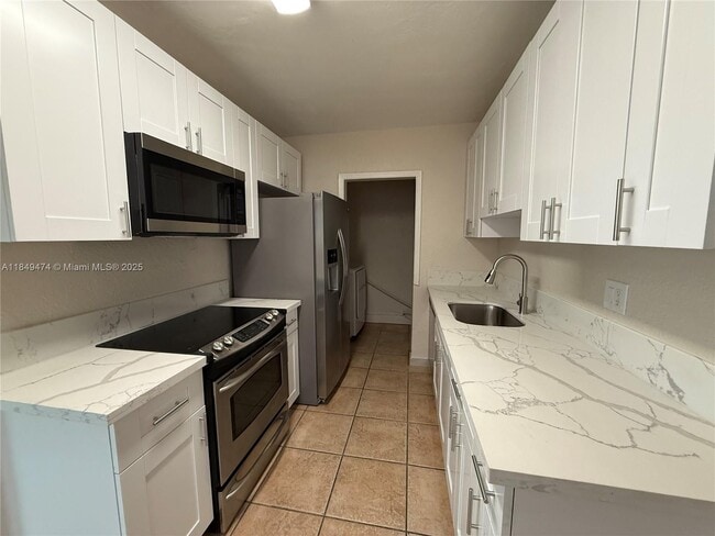 Building Photo - 641 N 70th Ave