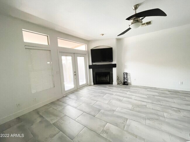 Foto del edificio - 500 N Roosevelt Ave