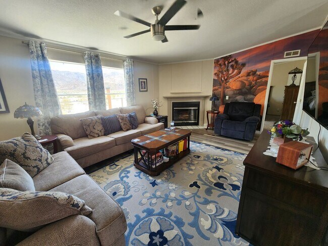 Foto del edificio - Fully Furnished 3 Bedroom Home