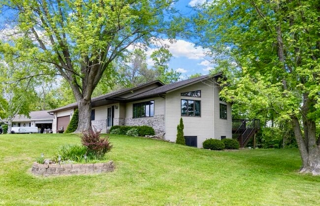 Building Photo - W4710 Lazy Acres Rd