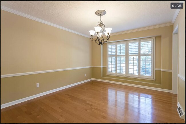 Foto del edificio - 5612 North Hills Dr