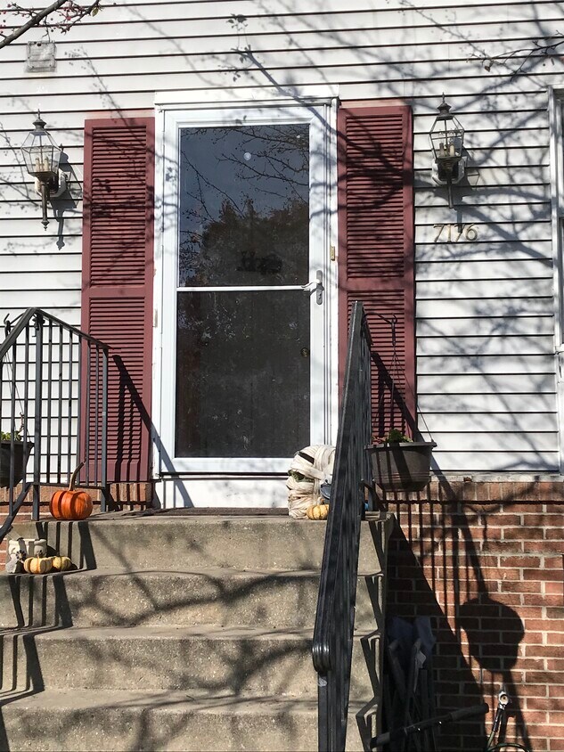 front door - 7176 Glenmeadow Ct