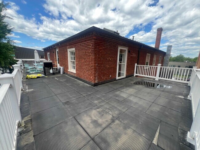 Foto del edificio - 909 W Main St
