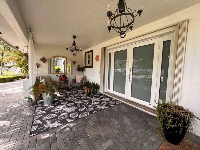 Foto del edificio - 20611 NW 8th St