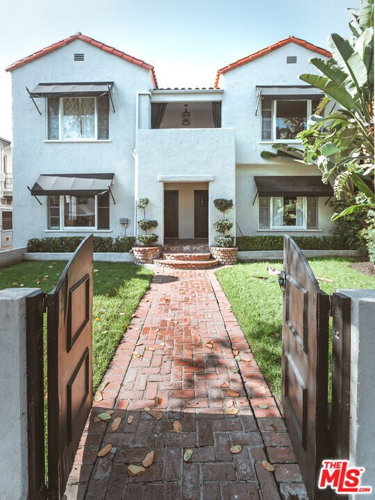 Building Photo - 817 Westmount Dr