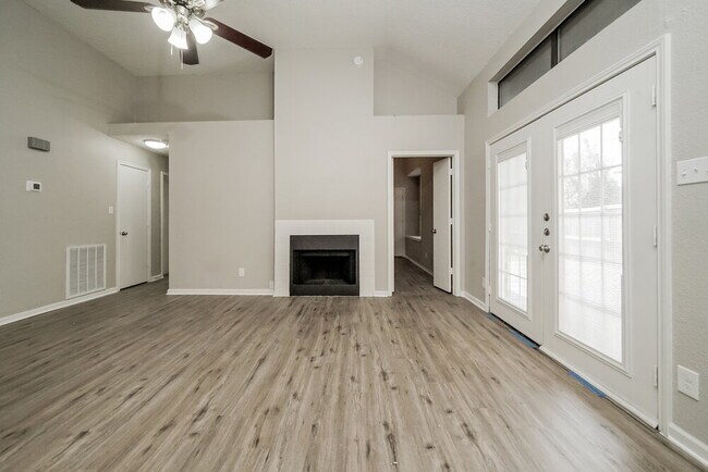 Foto del edificio - 1307 Jasmine Dr