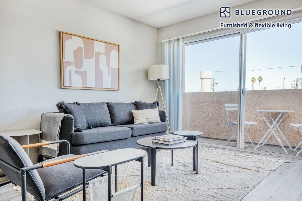 Foto principal - 12427 W Jefferson Blvd