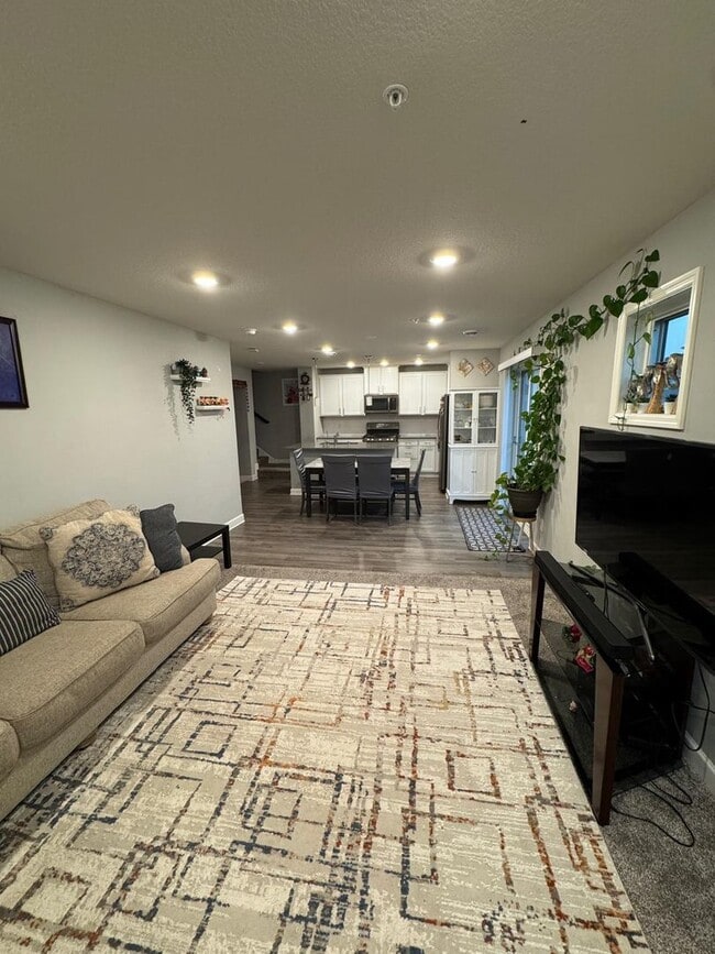 Foto del edificio - Stunning End Unit 3bed 3bath Townhome in W...