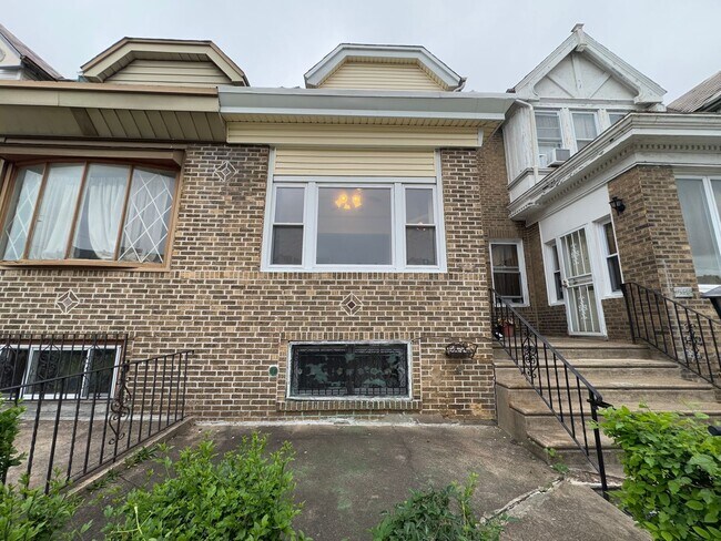 Foto del edificio - Spacious 4-Bed/2.5-Bath Townhome in Wynnef...