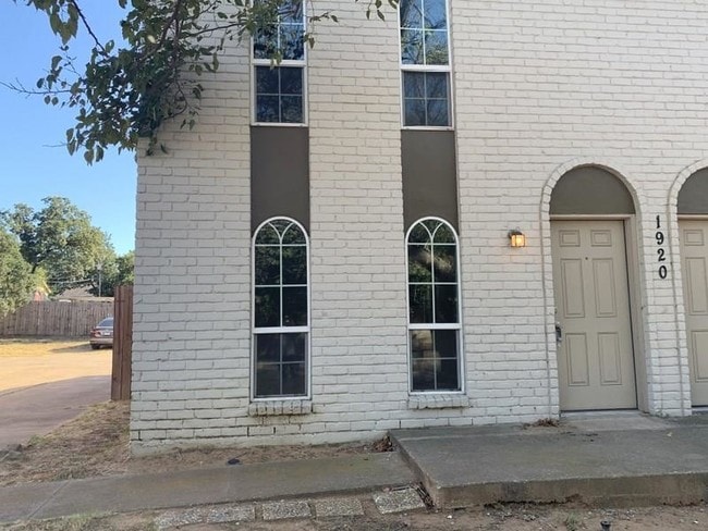 Building Photo - 1920 W Sanford St