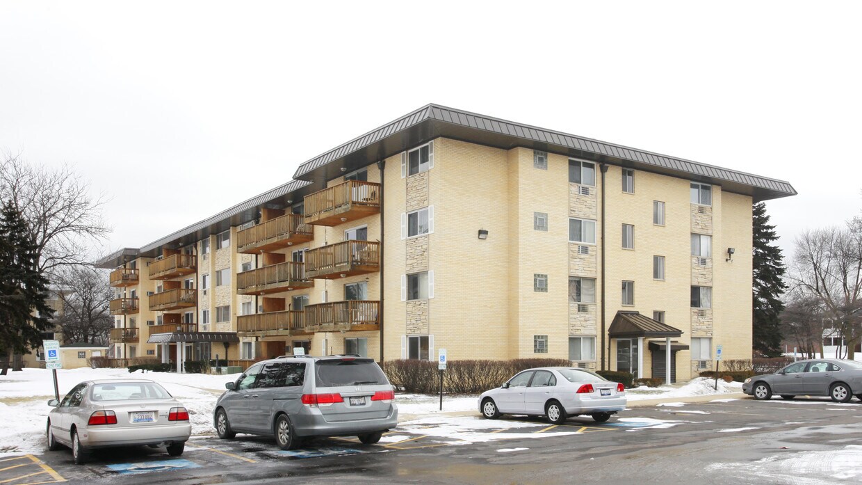 Primary Photo - 2218 S Goebbert Rd