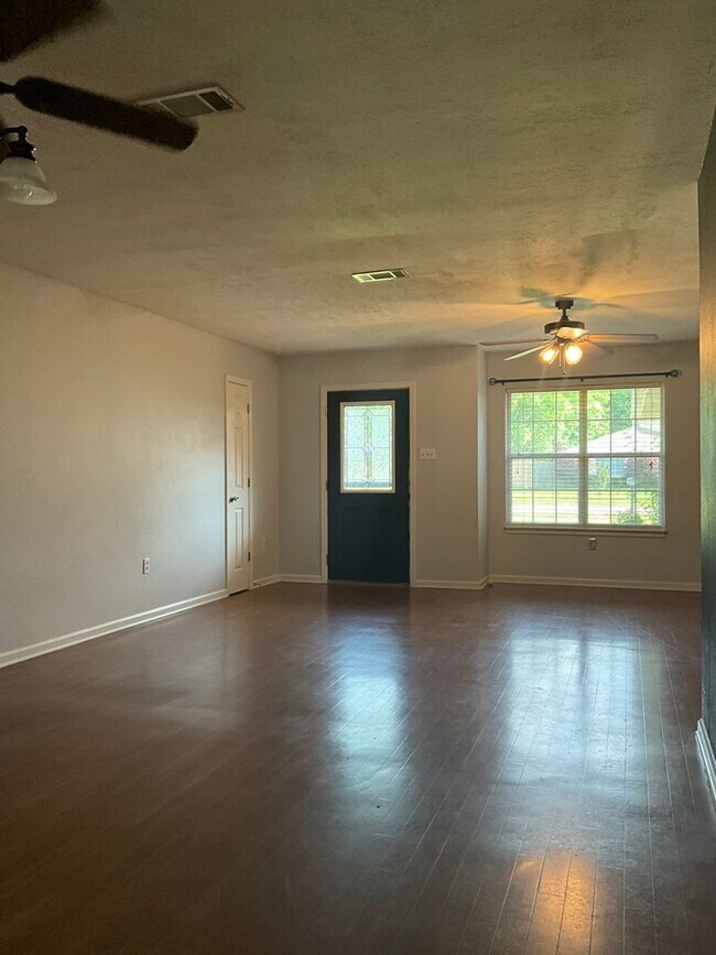 Building Photo - 2123 Hickory Drive