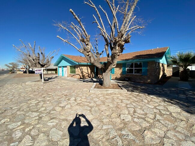 Foto del edificio - 3328 Wedgewood Dr