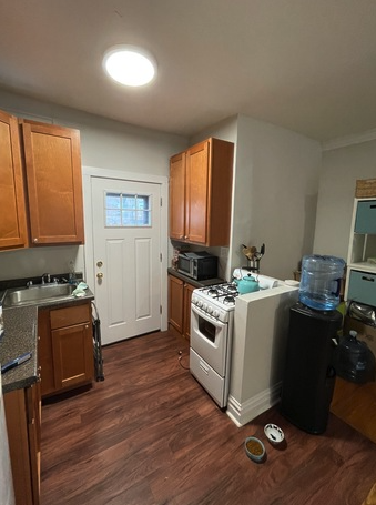 Building Photo - Spacious and bright one bedroom unit in La...