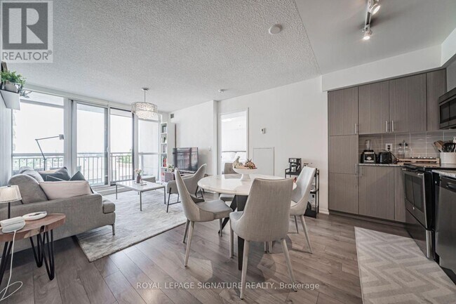 Photo du bâtiment - 830 Lawrence Ave W