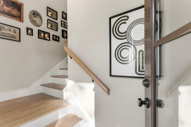 Building Photo - 196 E Wesley Rd NE