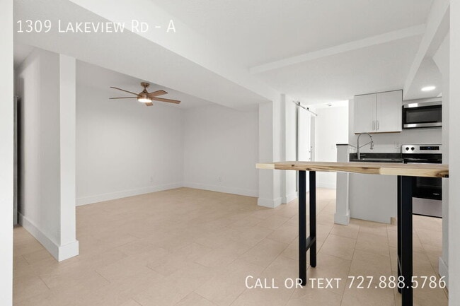 Building Photo - 1309 Lakeview Rd