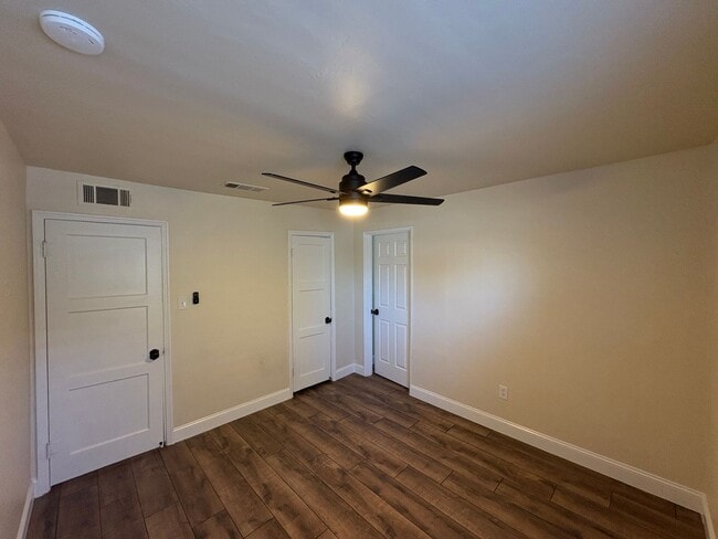 Building Photo - 4189