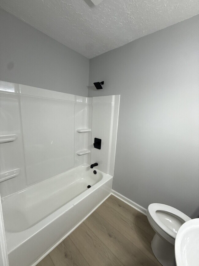 Foto del edificio - 3 bedroom / 2 Bathroom Perrymont / Sandusky Recently Remodeled Home with Fenced in Backyard