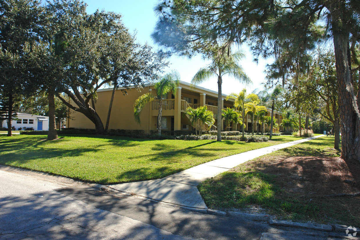 Building Photo - Romayne Apartments