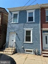 Building Photo - 204 E Elm St