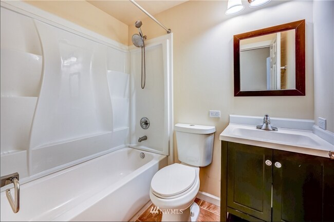 Foto del edificio - 5726 Roosevelt Way NE