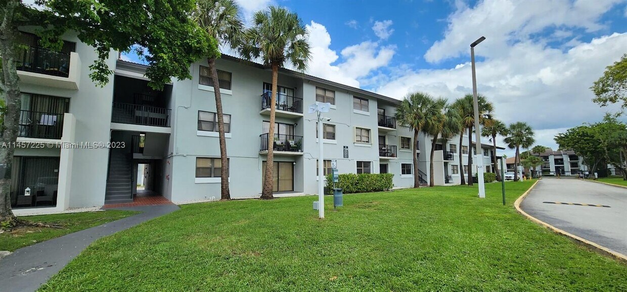 7200 NW 179th St Unit 303, Hialeah, FL 33015 Condo for Rent in