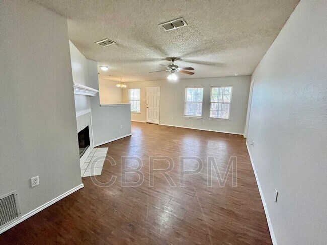 Building Photo - 411 Primrose Ave