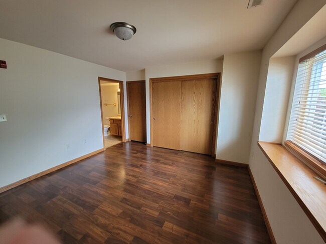 Master bedroom - 423 Betzer Rd