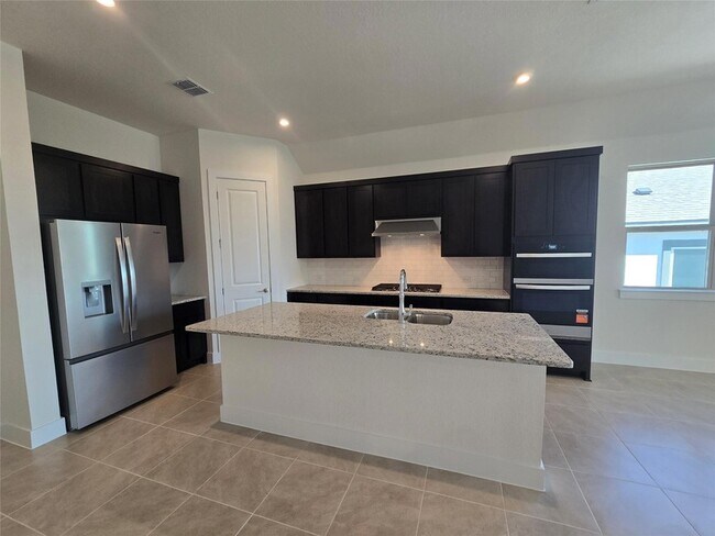 Foto del edificio - 8512 Red Bottle Brush Rd