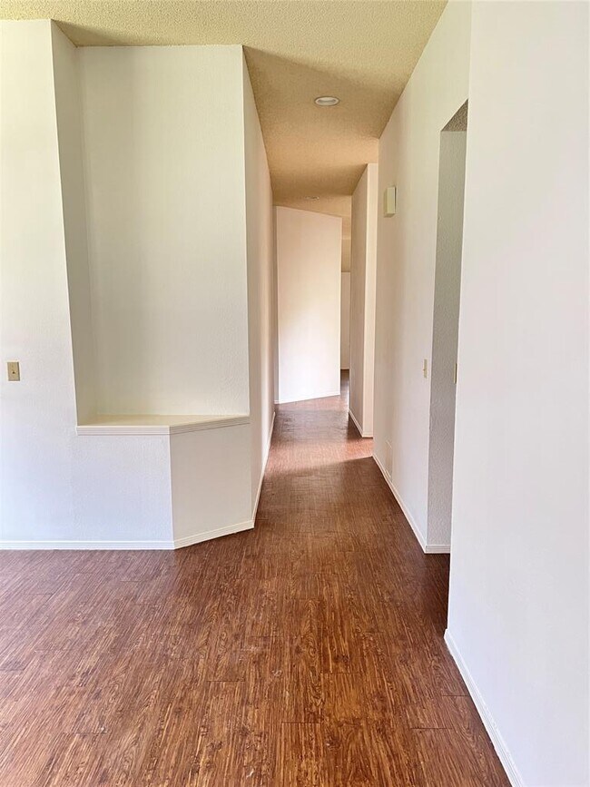 Building Photo - 9005 Martha's Dr