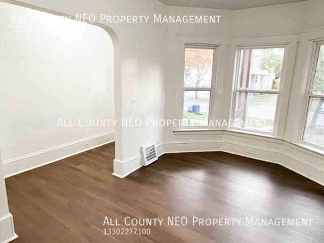 Building Photo - 3298 W 98th St