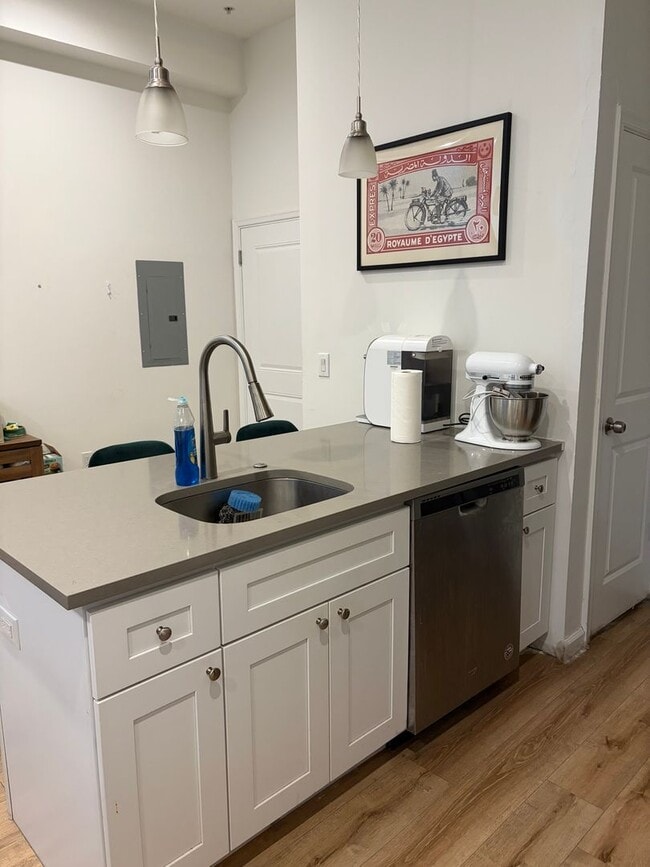 Building Photo - 737 S 4th St