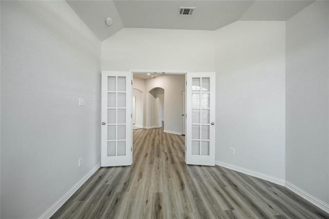 Building Photo - 2100 Benjamin Creek Dr
