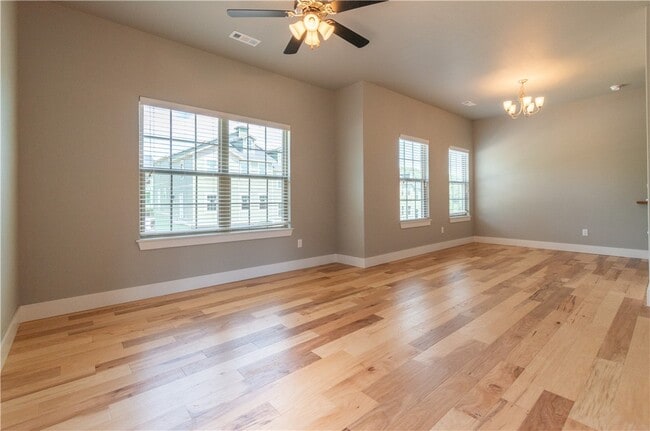 Building Photo - 2819 W Auburn Dr
