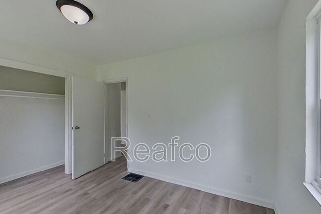 Foto del edificio - 102 N Hampton Rd