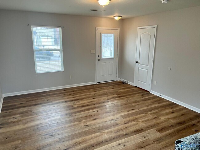 Foto del edificio - 193 Cloverbrook Dr