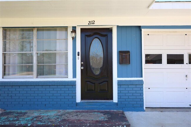 Building Photo - 2112 Blueberry Ln