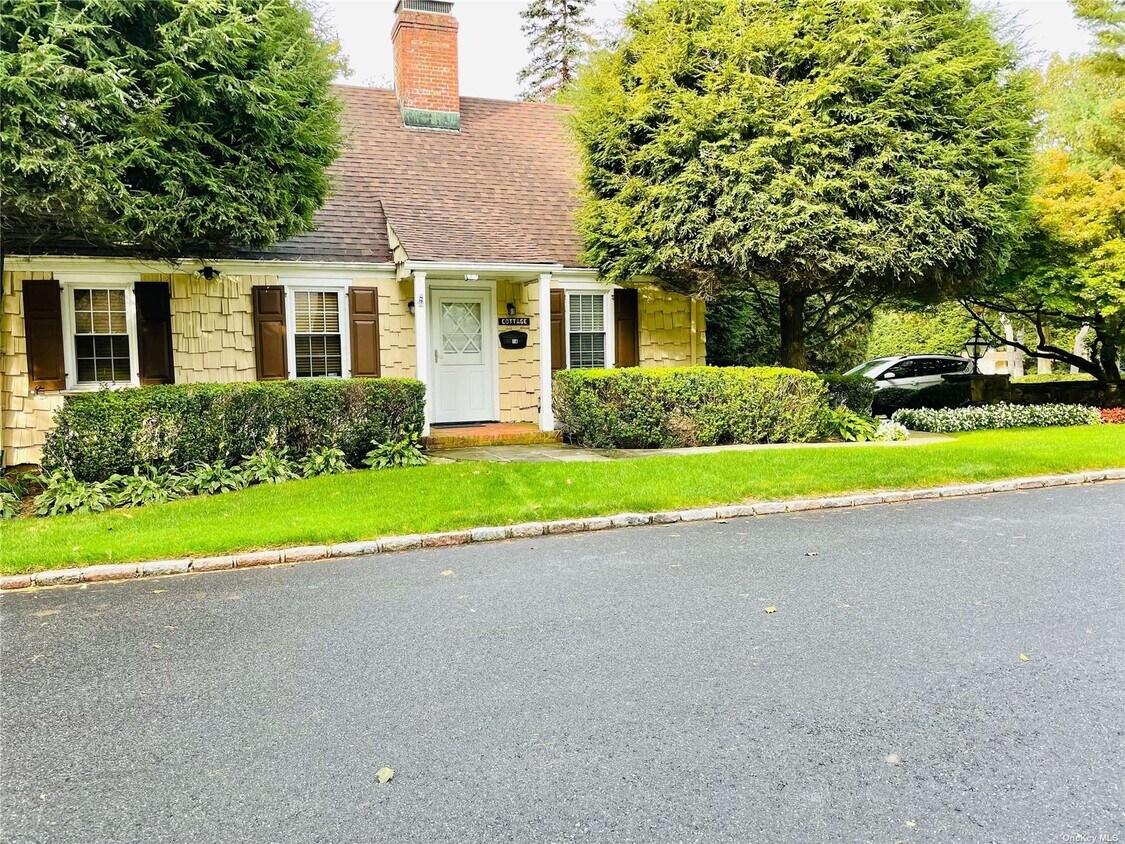 Primary Photo - 1 Dogwood Hill