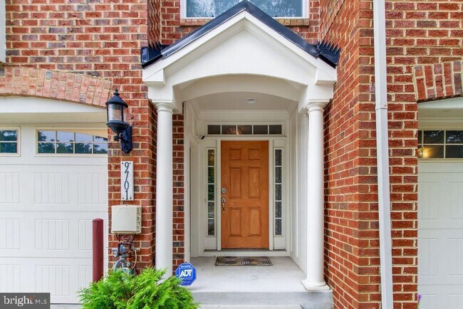 Foto del edificio - 9701 Mossy Bark Ln