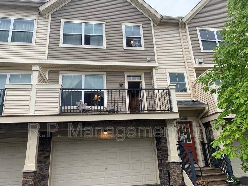 Foto principal - 11692 84th Ave N