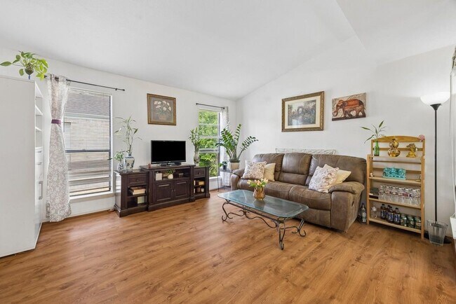 Building Photo - 6602 Harbor Town Dr