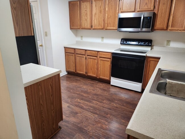 Foto del edificio - 1719 Wood Song Ln