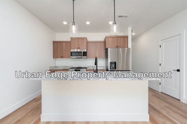 Foto del edificio - 2 bed 2.5 bath cute row home