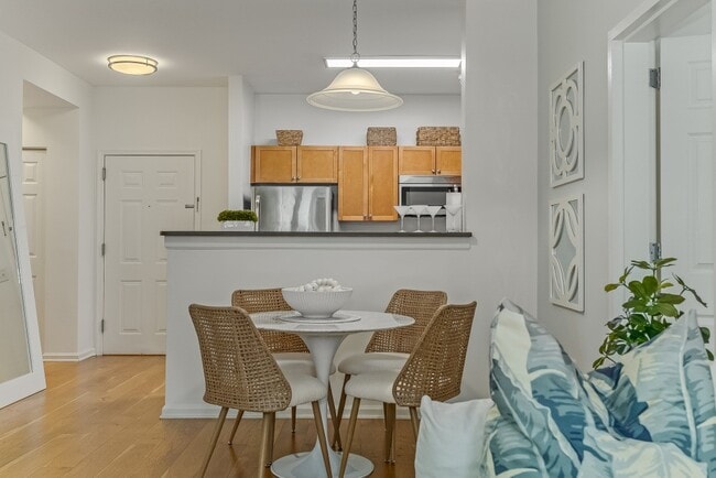 Foto del edificio - Pier Village Apartments