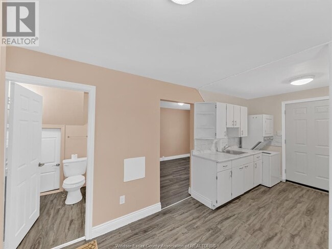 Building Photo - 927 Ellrose Ave