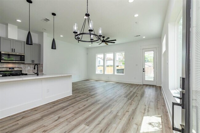 Foto del edificio - 6310 Norland St